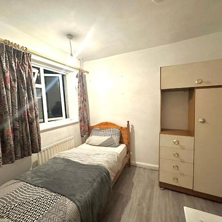 Stevenage Town Centre Hostel - Budget Single Room Eksteriør bilde