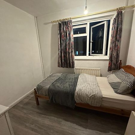 Stevenage Town Centre Hostel - Budget Single Room Eksteriør bilde