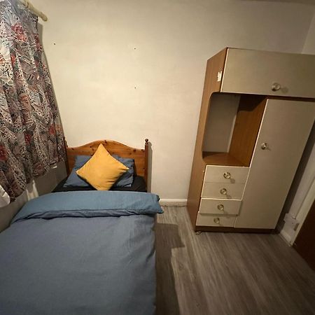 Stevenage Town Centre Hostel - Budget Single Room Eksteriør bilde