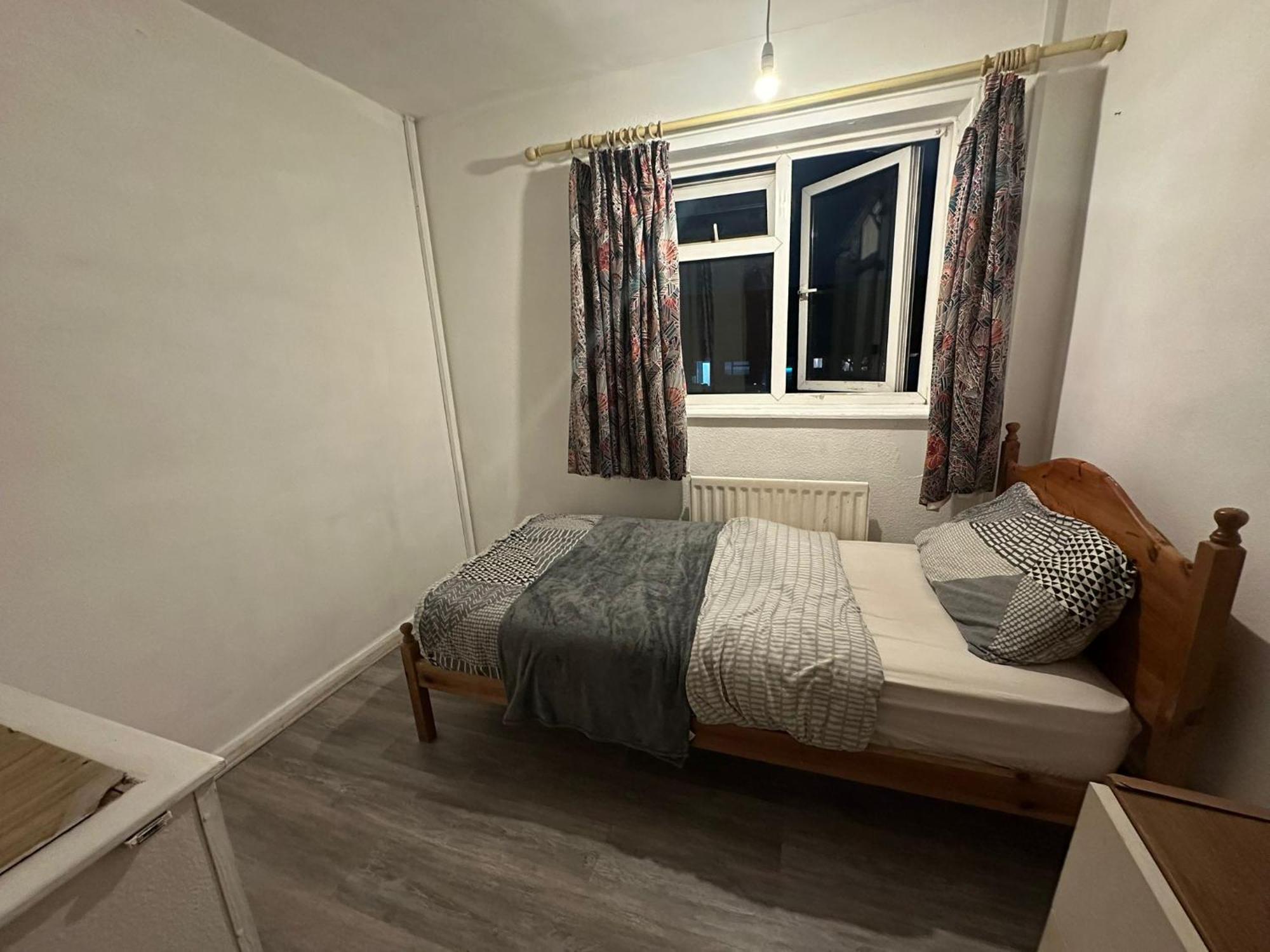 Stevenage Town Centre Hostel - Budget Single Room Eksteriør bilde